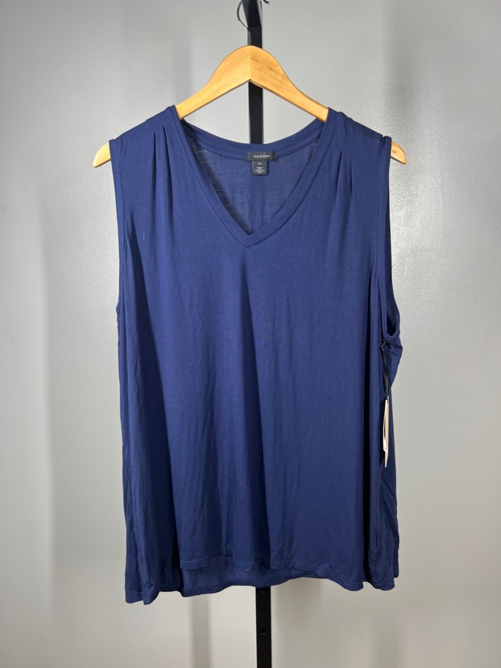 Halogen Navy V-Neck Sleeveless Tank